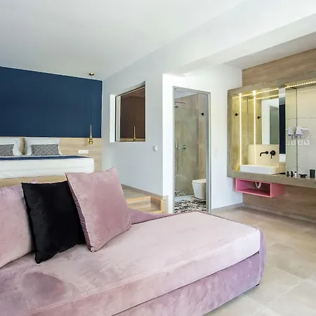 Madison Boutique, 2*